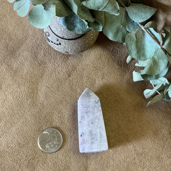 Kunzite Tower - Picture 3 of 6